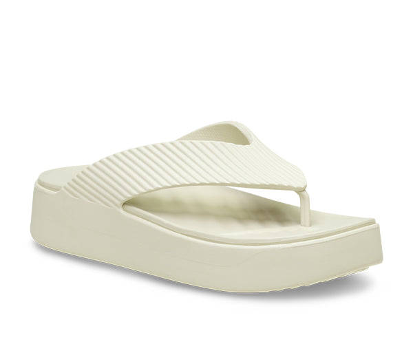 Women Crocs Getaway Groove Platform Flip